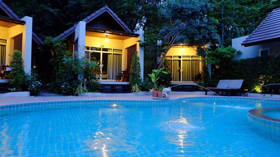 Baan Klang Aow Beach Resort Ban Krut  Eksteriør billede